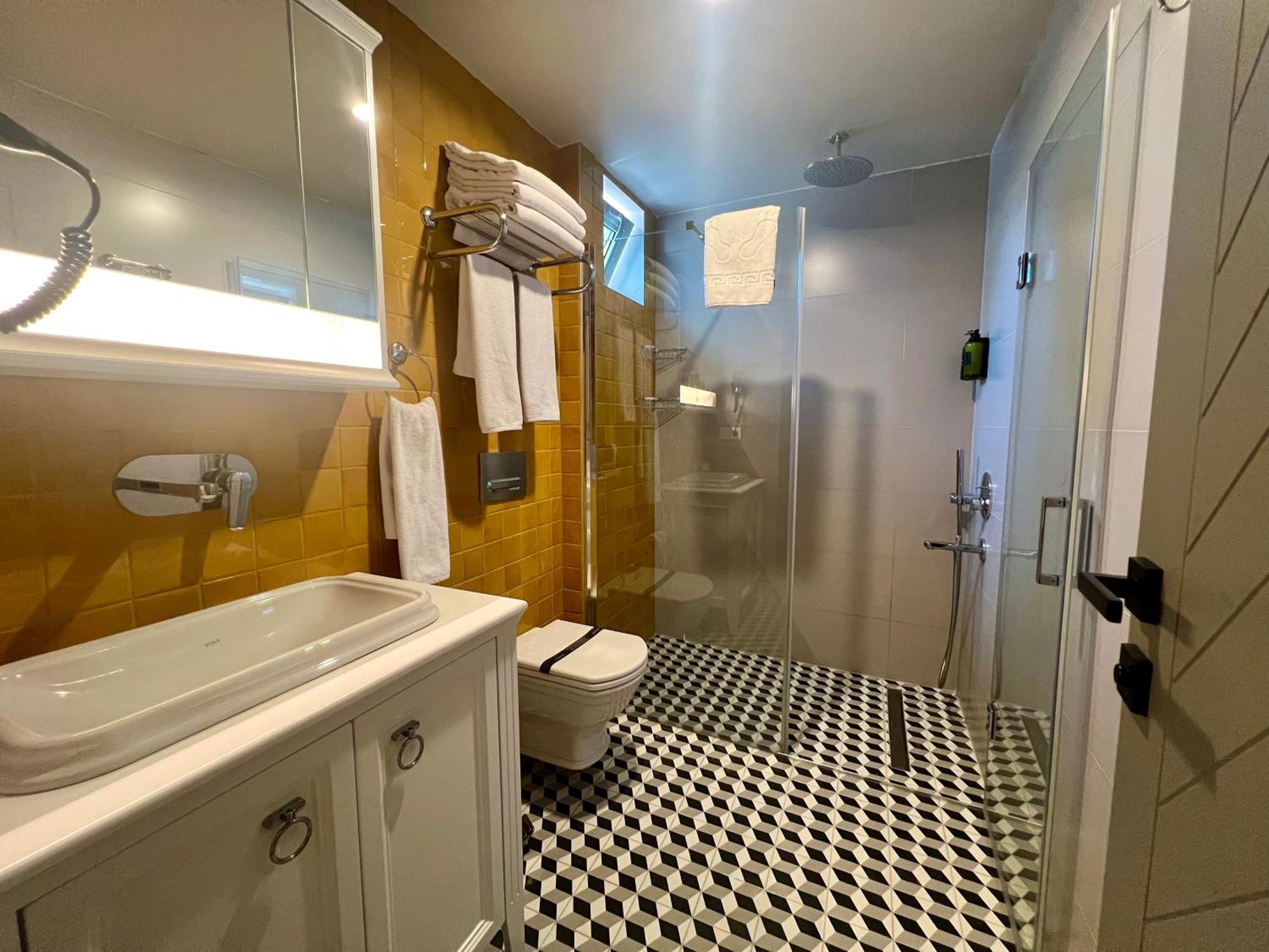 Weingart Suites Hotel Istanbul Bagian luar foto